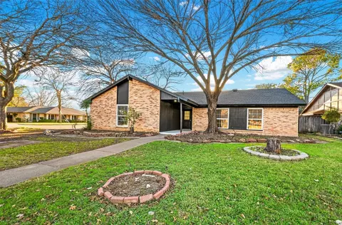 1301 Chestnut Rd, Mansfield, TX 76063