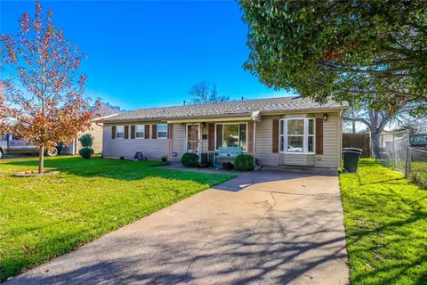 309 Dallas Dr, Euless, TX 76039