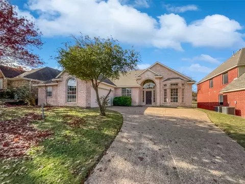 905 Palm Desert Dr, Garland, TX 75044