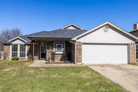 828 Norton Dr, Saginaw, TX 76179