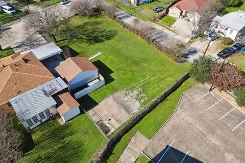 1102 Hutchins Rd, Dallas, TX 75203