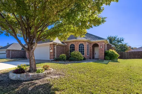 8604 Lake Springs Trl, Hurst, TX 76053