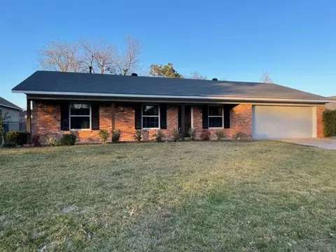 443 Plaza Cir, Bossier City, LA 71111