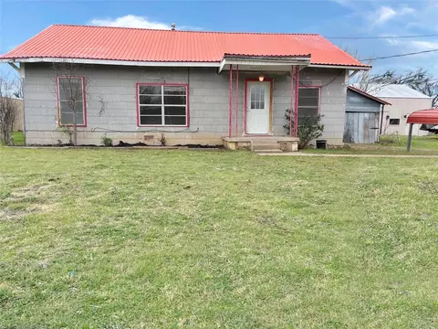 109 S Lowell Ave, Breckenridge, TX 76424