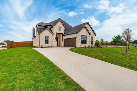 802 Lakewood Ct, Midlothian, TX 76065