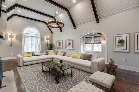 303 E Marvin Ave, Waxahachie, TX 75165