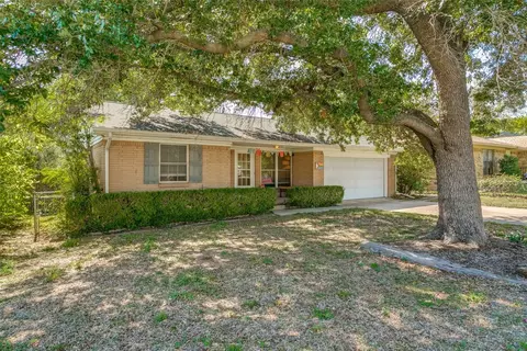 1818 Mohican St, Denton, TX 76209