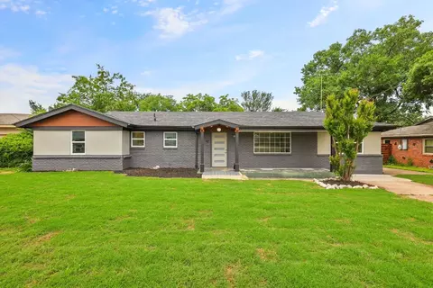 10 Beverly Ct, Bedford, TX 76022