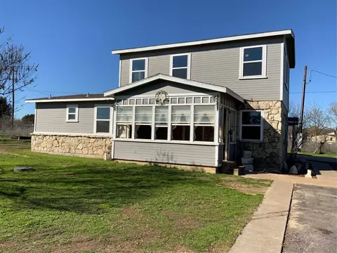 3010 Mistletoe St, Granbury, TX 76048