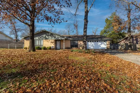 111 Oak Hill Dr, Palestine, TX 75802