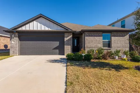 2825 Andesite Ln, Fort Worth, TX 76108