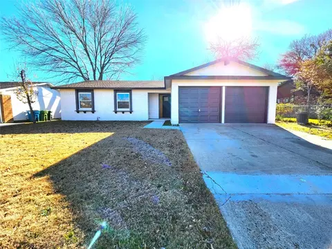 738 Sweetbriar Dr, Lewisville, TX 75067