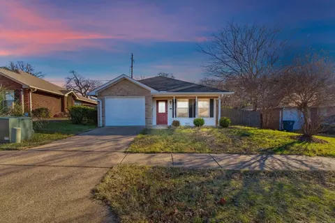 1111 Woodlands Park Dr, Lindale, TX 75771