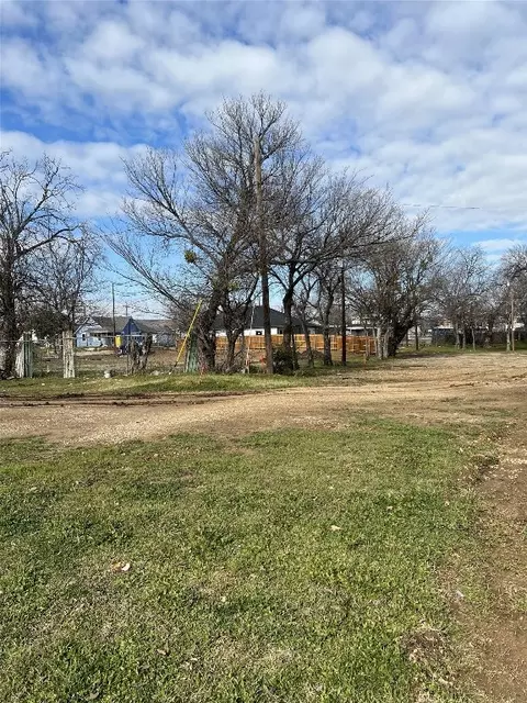 1707 E Leuda St, Fort Worth, TX 76104