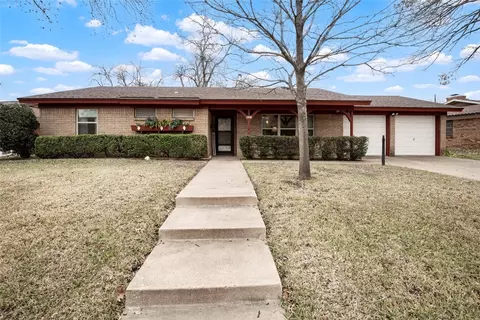 621 Cullum Ave, Hurst, TX 76053