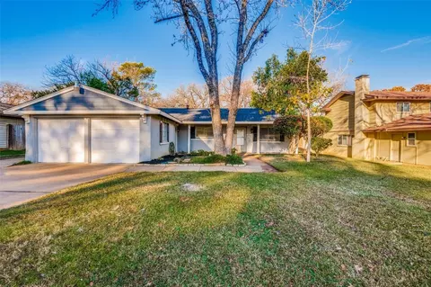 2709 Greenwood Ln, Arlington, TX 76013