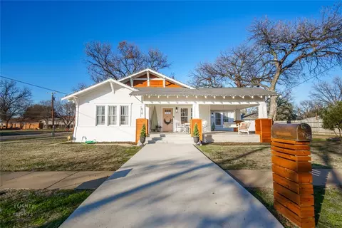 610 Lamar St, Winters, TX 79567