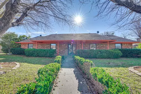 111 Auburn Dr, Waxahachie, TX 75165