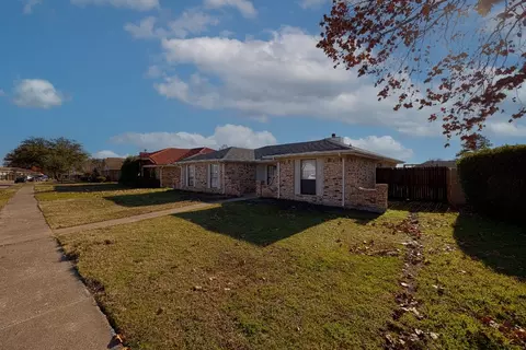 2706 Eagle Pass, Mesquite, TX 75150 photo 3