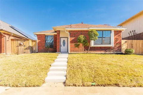 2161 Falcon Ridge Dr, Carrollton, TX 75010