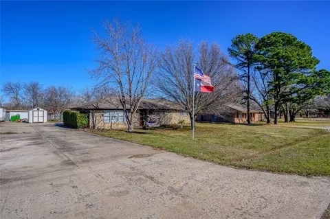 709 W Cheri Ann St, Bells, TX 75414