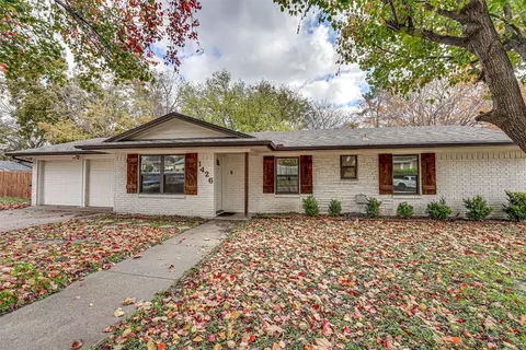 1426 Austin Dr, Ennis, TX 75119