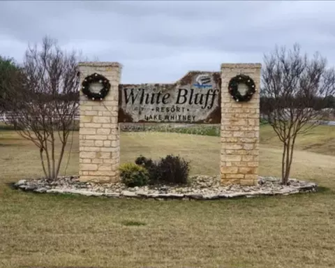 1683 Creekside Ct, Whitney, TX 76692