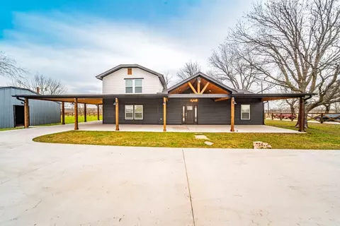 592 S Swanson Rd, Mineral Wells, TX 76067