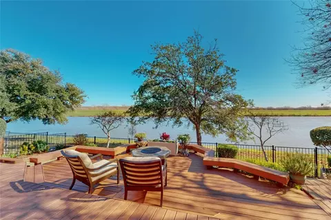 9008 Crown Point Cir, Irving, TX 75063