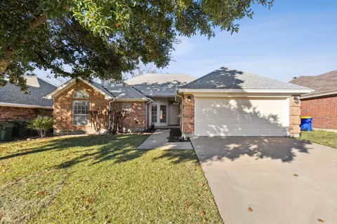 5937 Sundown Dr, Watauga, TX 76148