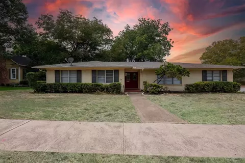 1000 S Trinity St, Decatur, TX 76234