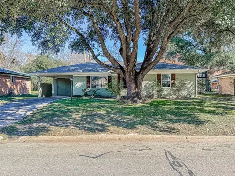 1421 Mockingbird Ln, Corsicana, TX 75110