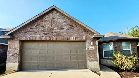 516 Crescent Creek Ln, Fort Worth, TX 76140