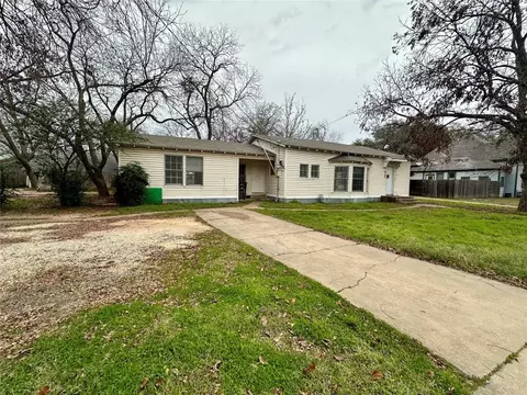 604 College St, Cleburne, TX 76033