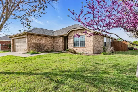 809 Canyon Cove Dr, Burleson, TX 76028