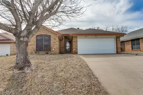365 Banyan Dr, Grapevine, TX 76051