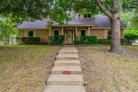 303 Willowbrook Dr, Duncanville, TX 75116