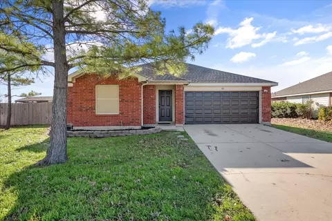 901 Mckavett Dr, Burleson, TX 76028