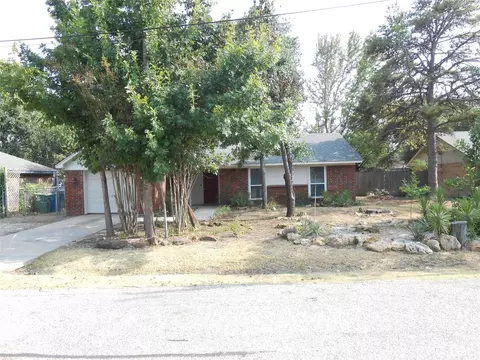 321 Oakwood Cir, Shady Shores, TX 76208