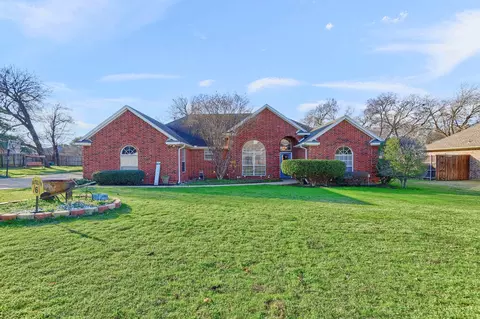 1501 Saint Paul Ln, Pilot Point, TX 76258