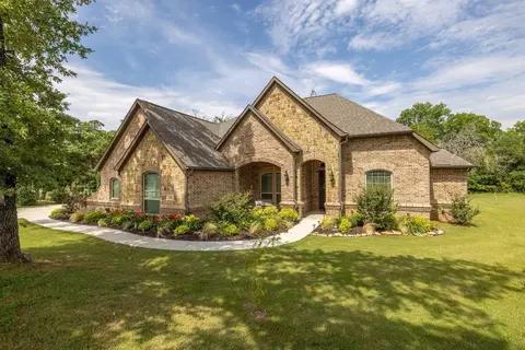 136 Flying Diamond Dr, Springtown, TX 76082