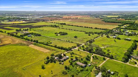 2500 Howell Dr, Venus, TX 76084