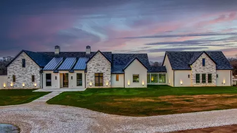 304 Strain Rd, Millsap, TX 76066
