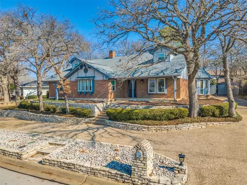 2101 Prestonwood Dr, Arlington, TX 76012