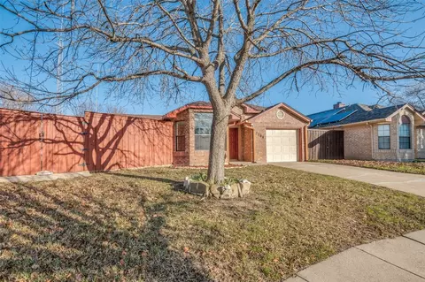2700 Game Lake Dr, Irving, TX 75060