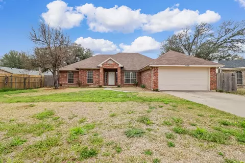 2305 Warwick Ct, Bedford, TX 76022