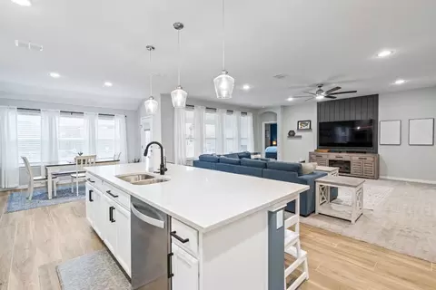 2808 Tobias Ln, Aubrey, TX 76227