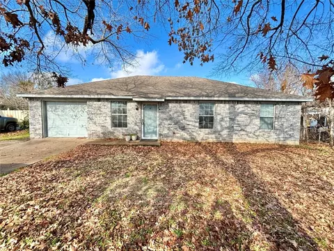 325 W Hendricks St, Cedar Hill, TX 75104