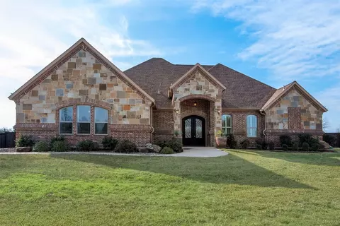 924 Indian Trl, Oak Leaf, TX 75154