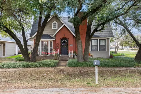 411 N Friou St, Alvarado, TX 76009